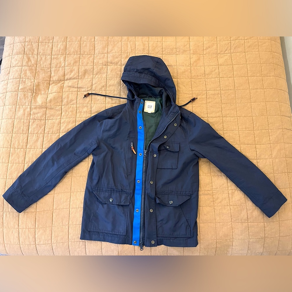 GAP. Jacket (“parka” / raincoat). Navy blue; forest green lining. Small.